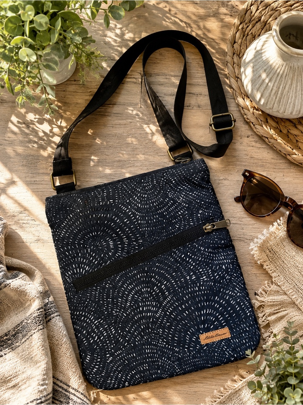Eddie Bauer Navy Crossbody Travel Bag Lightweight Adjustable Strap Organizer